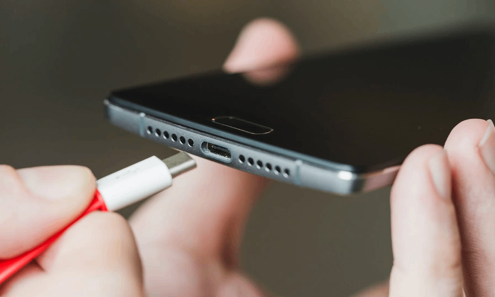Celular é Bivolt? Descubra Agora!