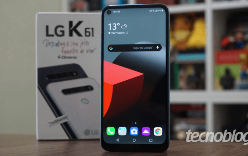 Smartphone LG K61 Ambientado