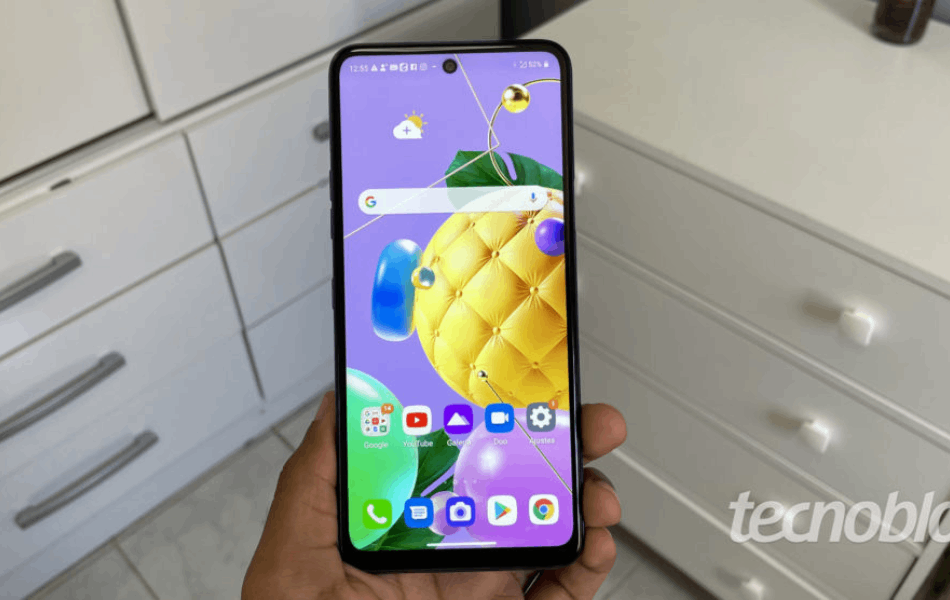 Smartphone LG K62 Ambientado