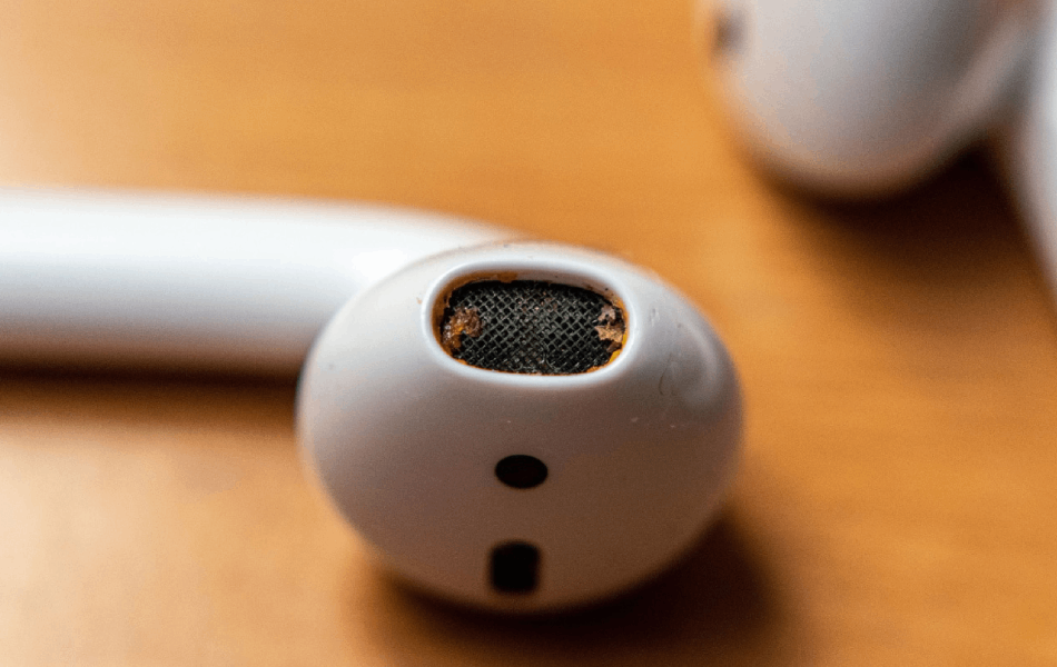 fone de ouvido bluetooth com sujeira